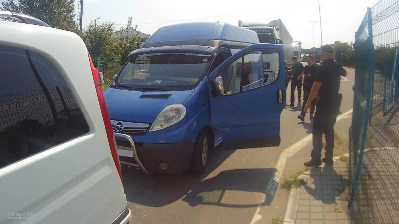 П’яний українець проривався мікроавтобусом з Угорщини на Закарпаття