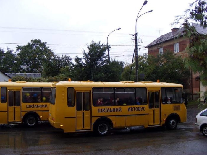Москаль вручив ключі від шкільних автобусів педагогам чотирьох районів Закарпаття