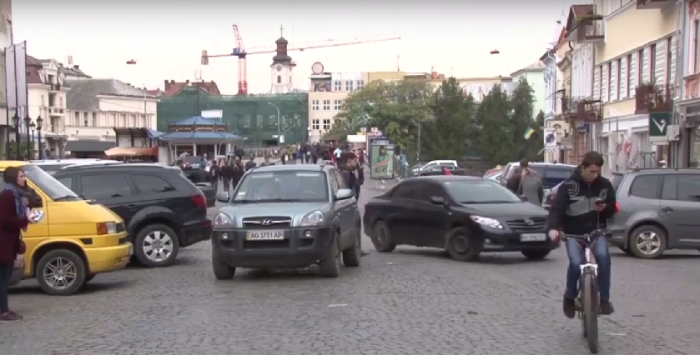 Патрульна поліція внесла свої пропозиції щодо паркування на площі Петефі в Ужгороді