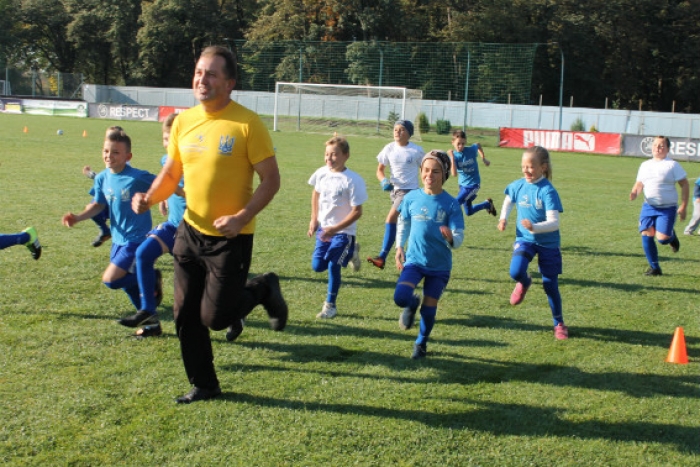 Дитячий футбольний фестиваль провели в Ужгороді за сприяння Національної поліції