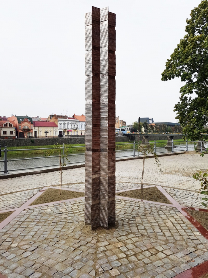 В Ужгороді відкрили перший у краї пам’ятник жертвам Холокосту