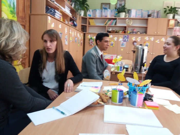 Ромські помічники вчителів в Ужгороді допомагають вчитись дітям і... батькам
