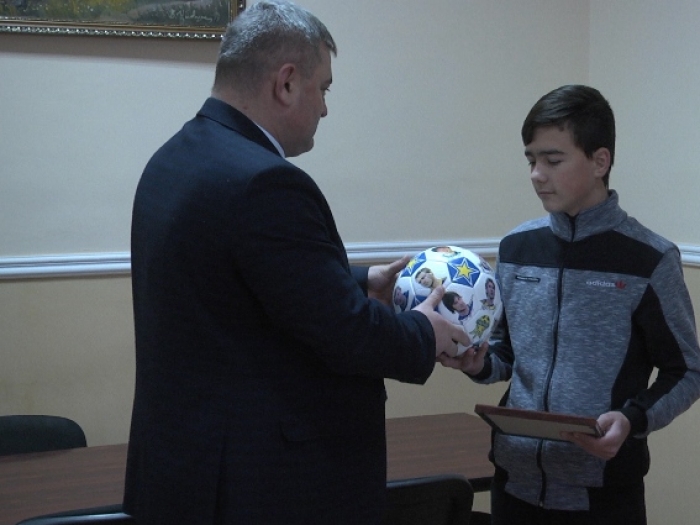 Мукачівський дев'ятикласник-герой отримав подяку від начальника поліції