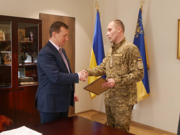 Військовослужбовці вручили подяку міському голові Ужгорода