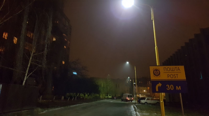 В Ужгороді біля "Юності" - нове вуличне освітлення