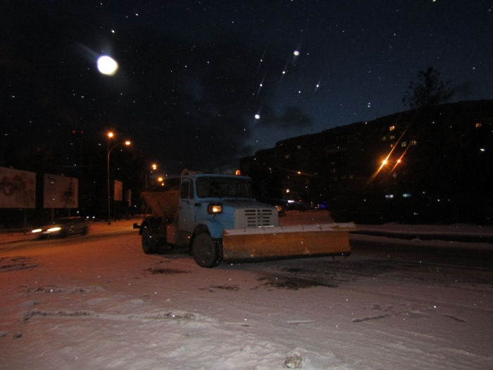 Ужгородські комунальники інтенсивно прибирають дороги міста від снігу