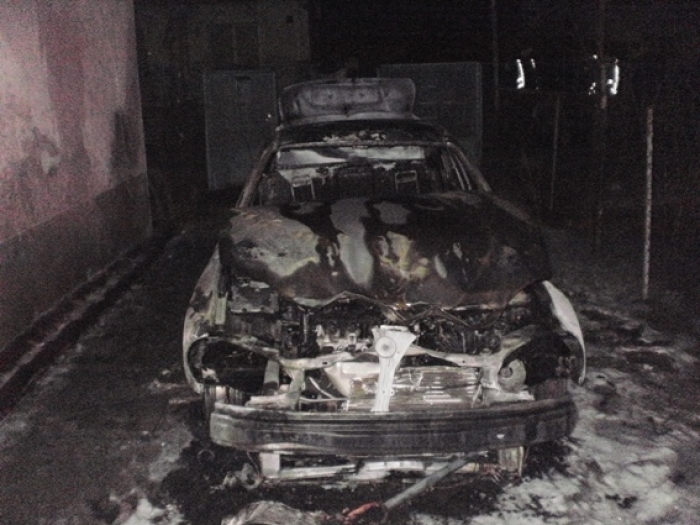 Поліція Ужгорода розслідує підпал машини головного комунальника міста