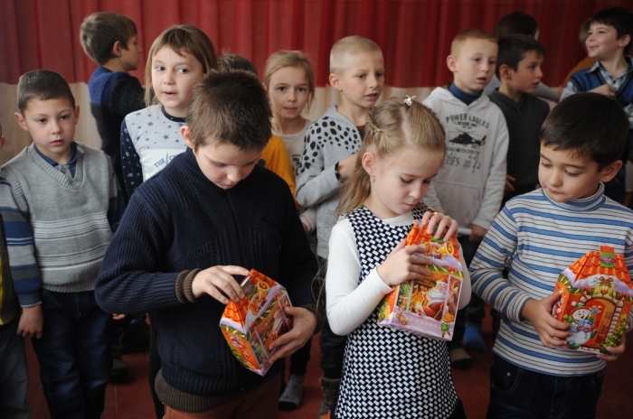 Подарунки від Миколая сьогодні передали і діткам на Ужгородщині
