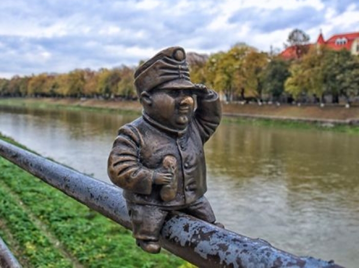 В Ужгороді з'явилося таємне міністерство міні-пам’ятників