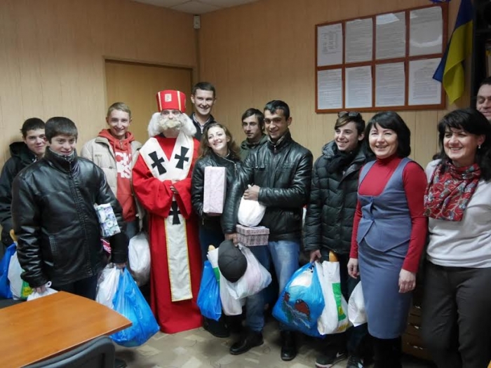 Святий Миколай в Ужгороді не забув і про не дуже чемних дітей