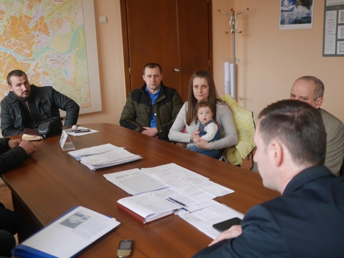 Влада Ужгорода поставила крапку у скандалі з водієм маршрутки, який вигнав школярів