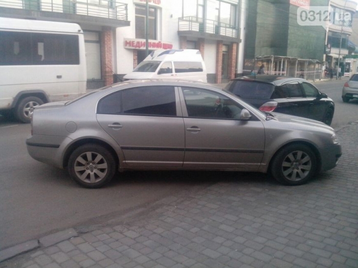 "Олень" в Ужгороді показав майстер-клас із паркування (ФОТО)