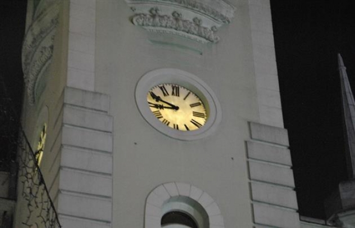 У Мукачеві володарі часу урочисто перевели годинники