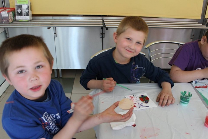 В Ужгороді діток вчили розмальовувати писанки