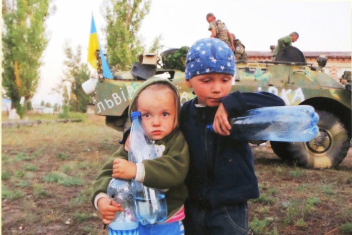 В Ужгороді проходить виставка присвячена дітям, загиблим на війні