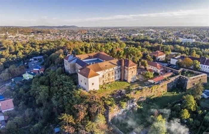 Краса, що заворожує: Ужгородський замок з висоти пташиного польоту