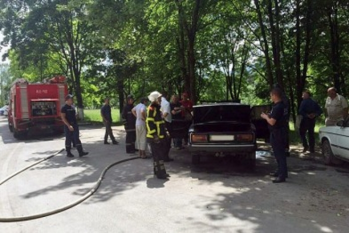 У Хусті пожежники ліквідували загорання автомобіля