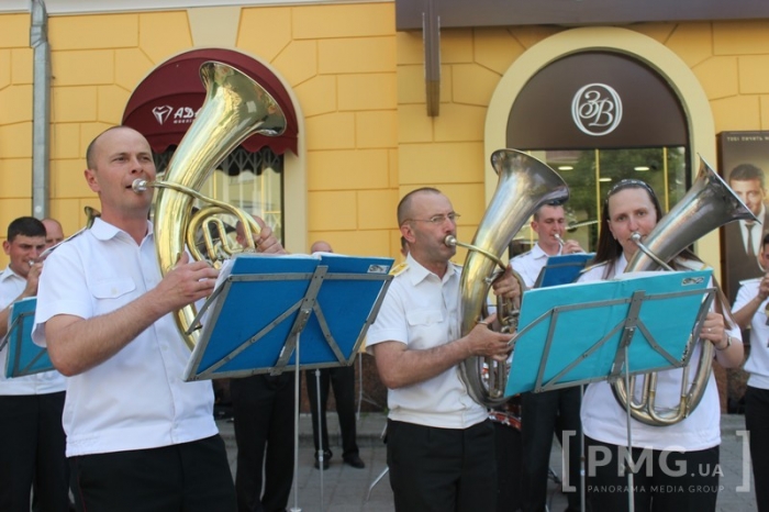Українські та світові хіти у виконанні колективів духової музики