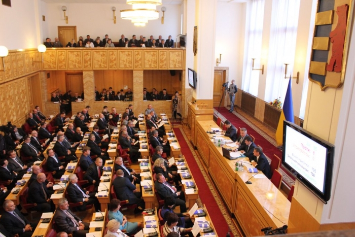 В Ужгороді розпочала роботу чергова сесія обласної ради