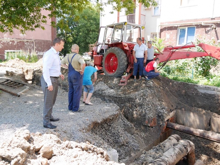 В Ужгороді роблять капітальний ремонт внутрішньоквартальної території будинків на Минайській