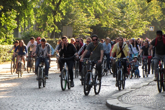 Велосипедисти вимагають закон, щоб авто в містах їздили не швидше 50 км
