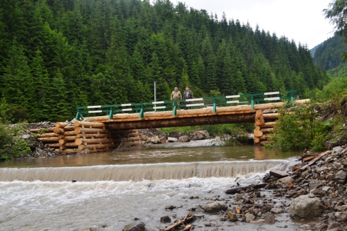 На Закарпатті відновлено один із зруйнованих мостів