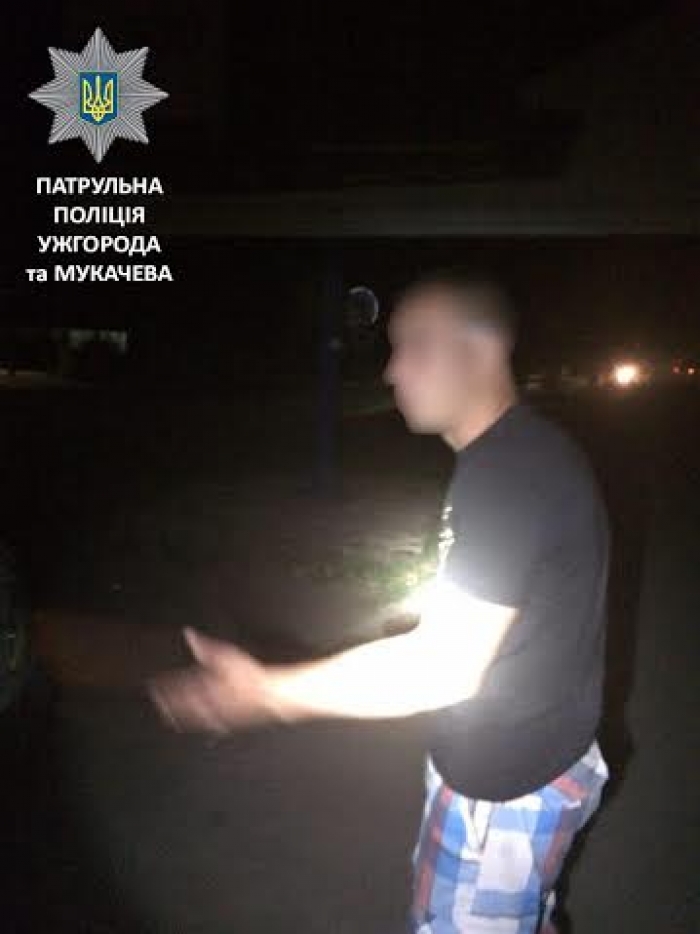В Ужгороді чоловіка пограбували прямо на вулиці