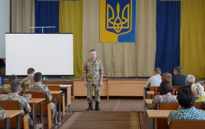 В Ужгороді нагородили військових, що захищали аеропорт в Луганську