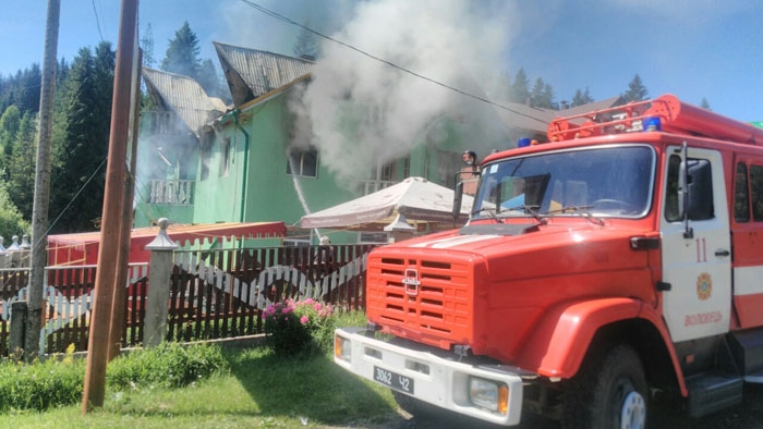 Рятувальники ліквідували пожежу в житловому будинку і кафе на Міжгірщині