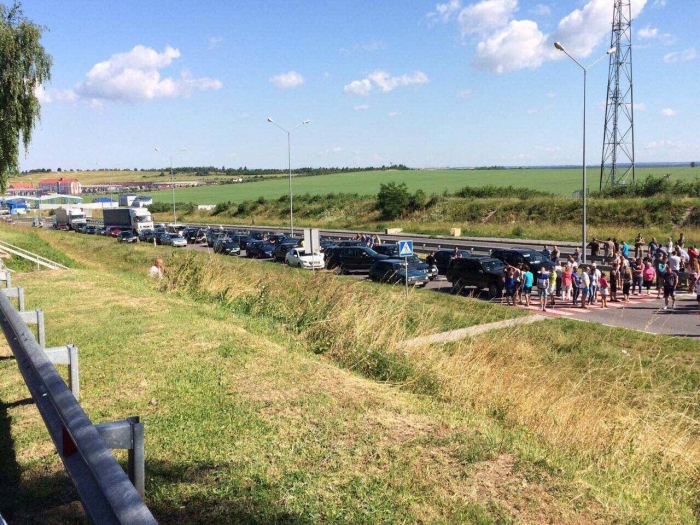Мітингувальники перекрили автомобільний рух поблизу польського кордону