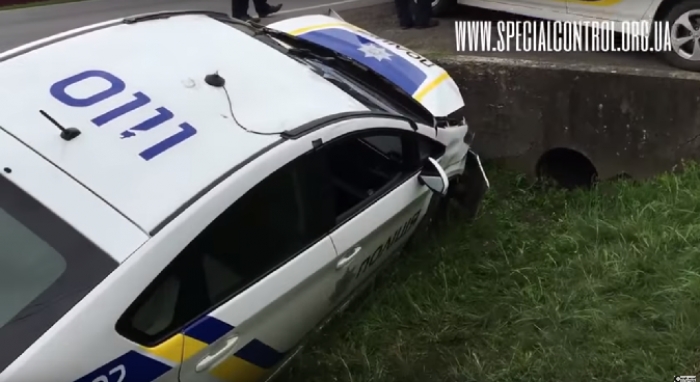 Активісти оприлюднили повне відео наслідків ДТП за участі патрульного автомобіля на Закарпатті