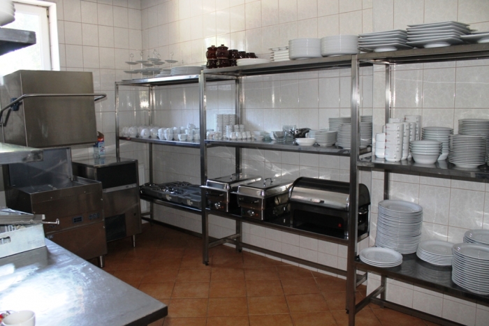 Власники ресторану «Прага» в Ужгороді після скандалу із отруєнням клієнтів показали свою кухню 