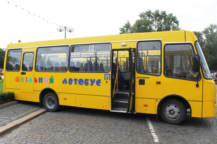 Закарпатські школи отримали 9 нових автобусів для довозу дітей на навчання 
