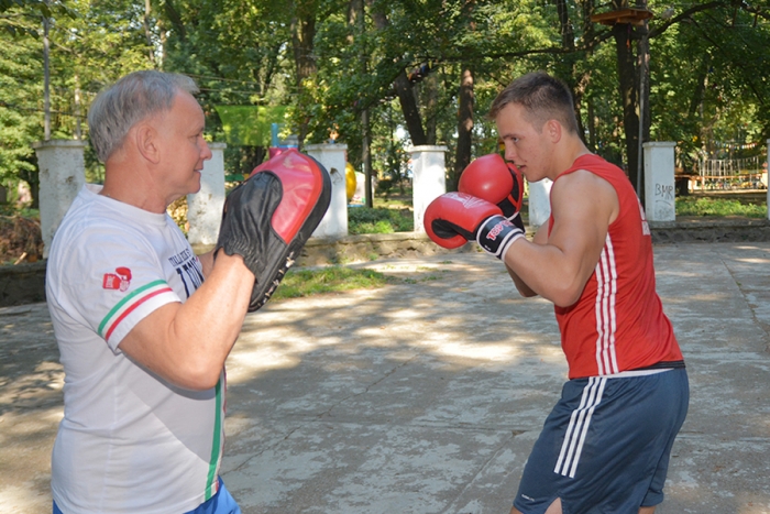 Кікбоксери збірної України обмінюються досвідом з боксерами Закарпаття
