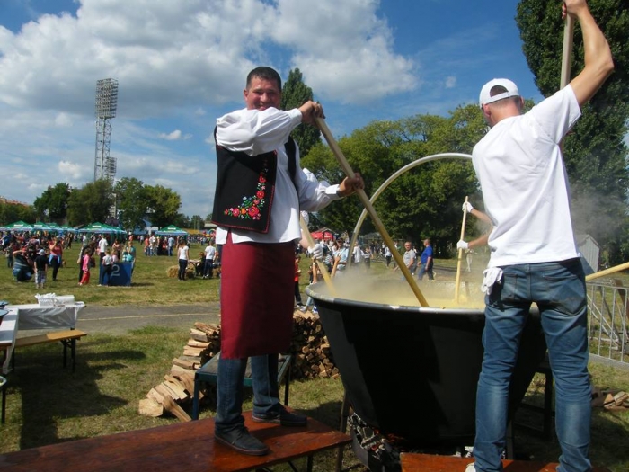 В Ужгороді зварили рекордний токан з 2,5 тонн каші