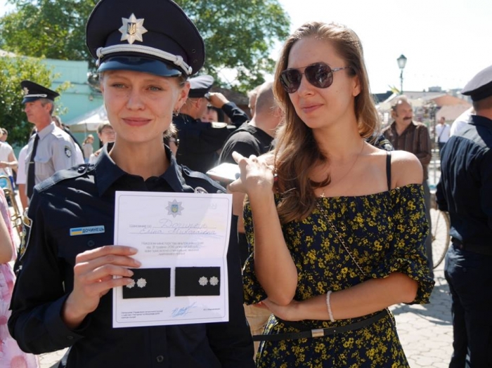 Патрульним поліцейським в Ужгороді урочисто вручили перші погони