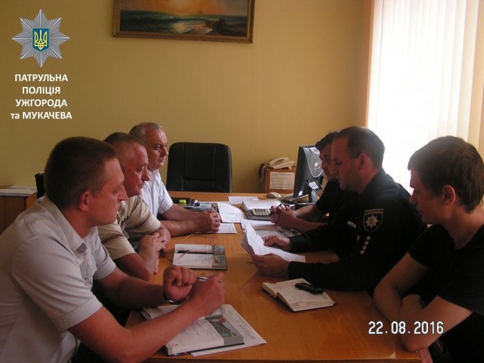 Патрульні і співробітники Служби автомобільних доріг в Закарпатській області провели спільну нараду