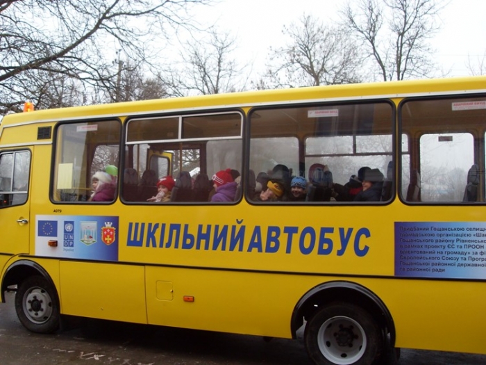 Москаль: чиновники АМК вчепилися в три шкільні автобуси у найбіднішому високогірному районі Закарпаття