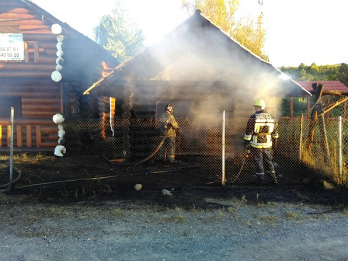 В Мукачеві від вогню постраждав макет будинку
