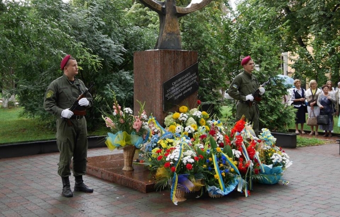 Пам’ять загиблих правоохоронців вшанували на Православній набережній Ужгорода