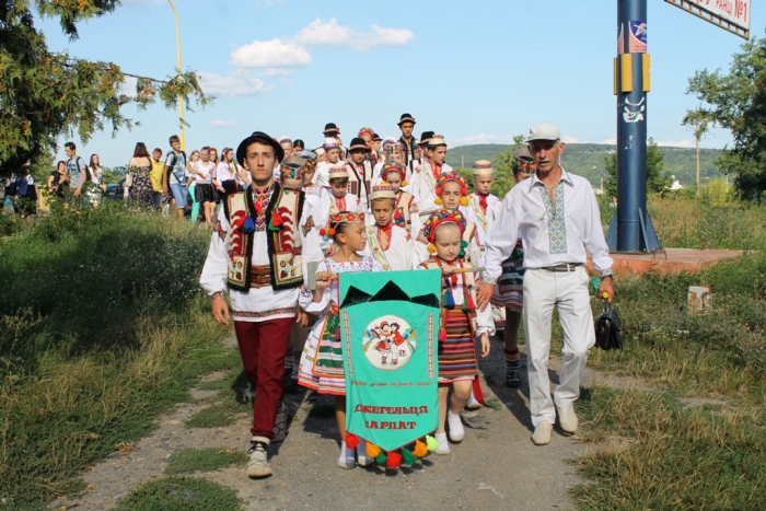 В Ужгороді пройшов парад вишиванок (ФОТО)