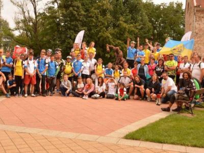 Сотня школярів долучилася до велопробігу з Ужгорода до Словаччини