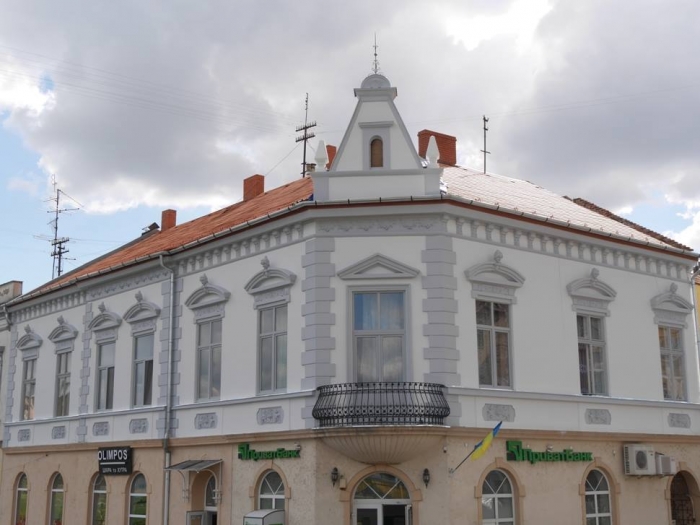 Капітальний ремонт покрівель в історичному центрі Ужгороді частково завершений