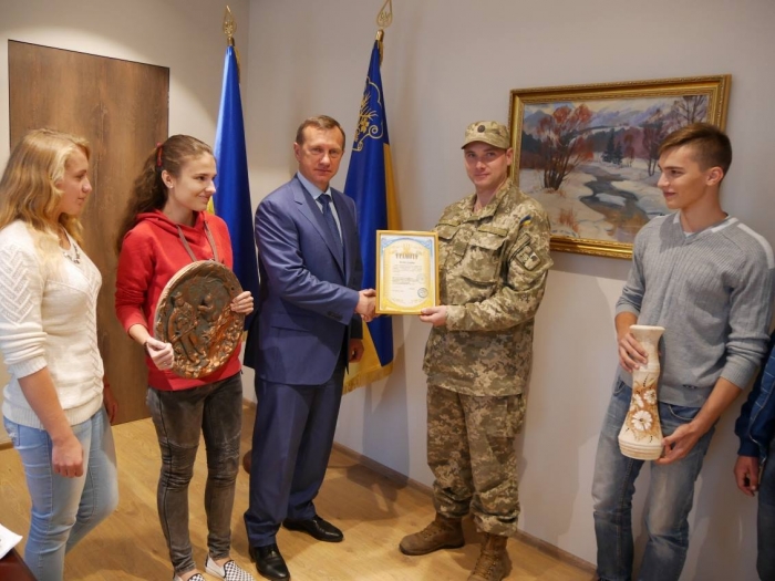 Військовий комісар і учні ужгородського ПТУ привітали міського голову Богдана Андріїва з Днем міста