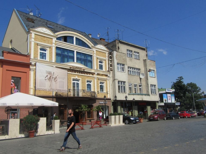 В Ужгороді триває відновлення історичного центру міста