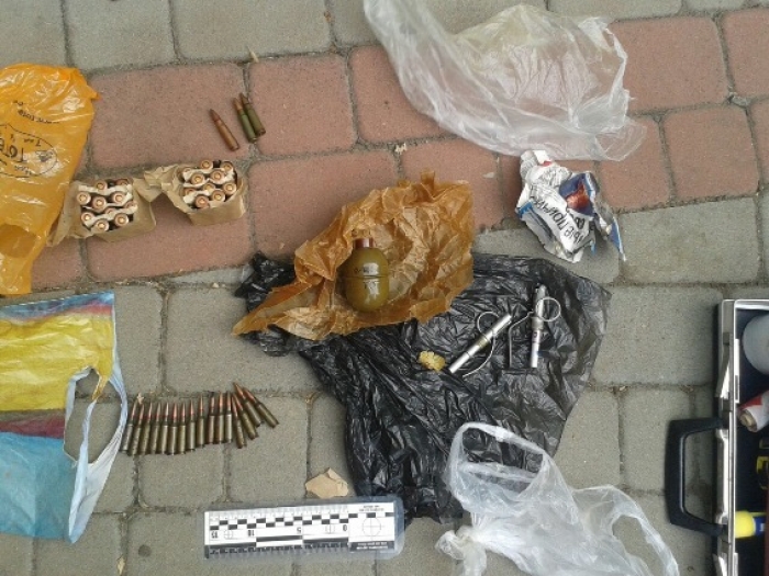 У Мукачеві жінка намагалась продати гранати і набої, нібито знайдені на полігоні
