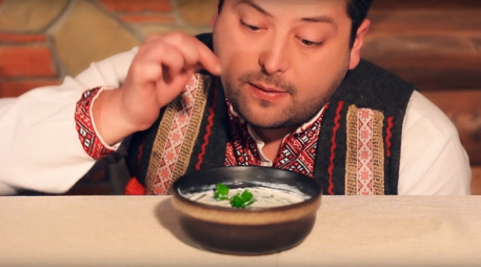 У мережі з'явивлось відео, яке з гумором рекламує закарпатську кухню
