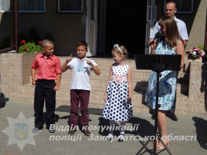 Ужгородські поліцейські завітали на Перший дзвоник до підшефної школи-інтернату