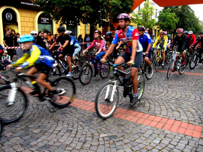 У Мукачеві понад чотири години визначали найкращих велосипедистів