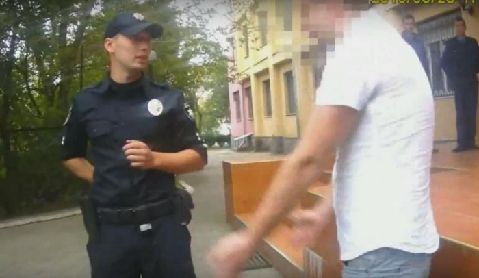 П’яний чиновник, якого впіймали за кермом в Ужгороді, бешкетував у міськвідділі поліції